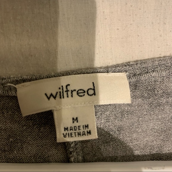 Wilfred (Aritzia, long sleeve top) - Picture 4 of 6